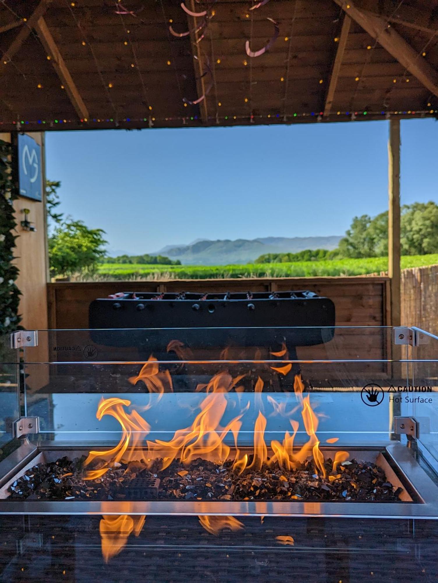 Finn Village "Mountain View Cottage" Private Garden, 9-Seater Hot Tub, Firepit & Pizza Stove Drymen Eksteriør bilde