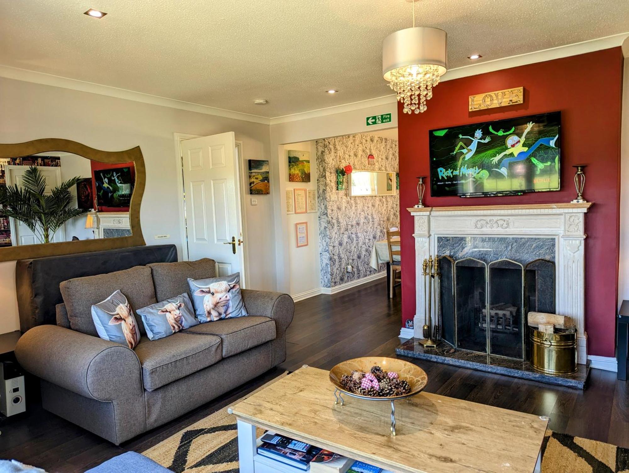 Finn Village "Mountain View Cottage" Private Garden, 9-Seater Hot Tub, Firepit & Pizza Stove Drymen Eksteriør bilde
