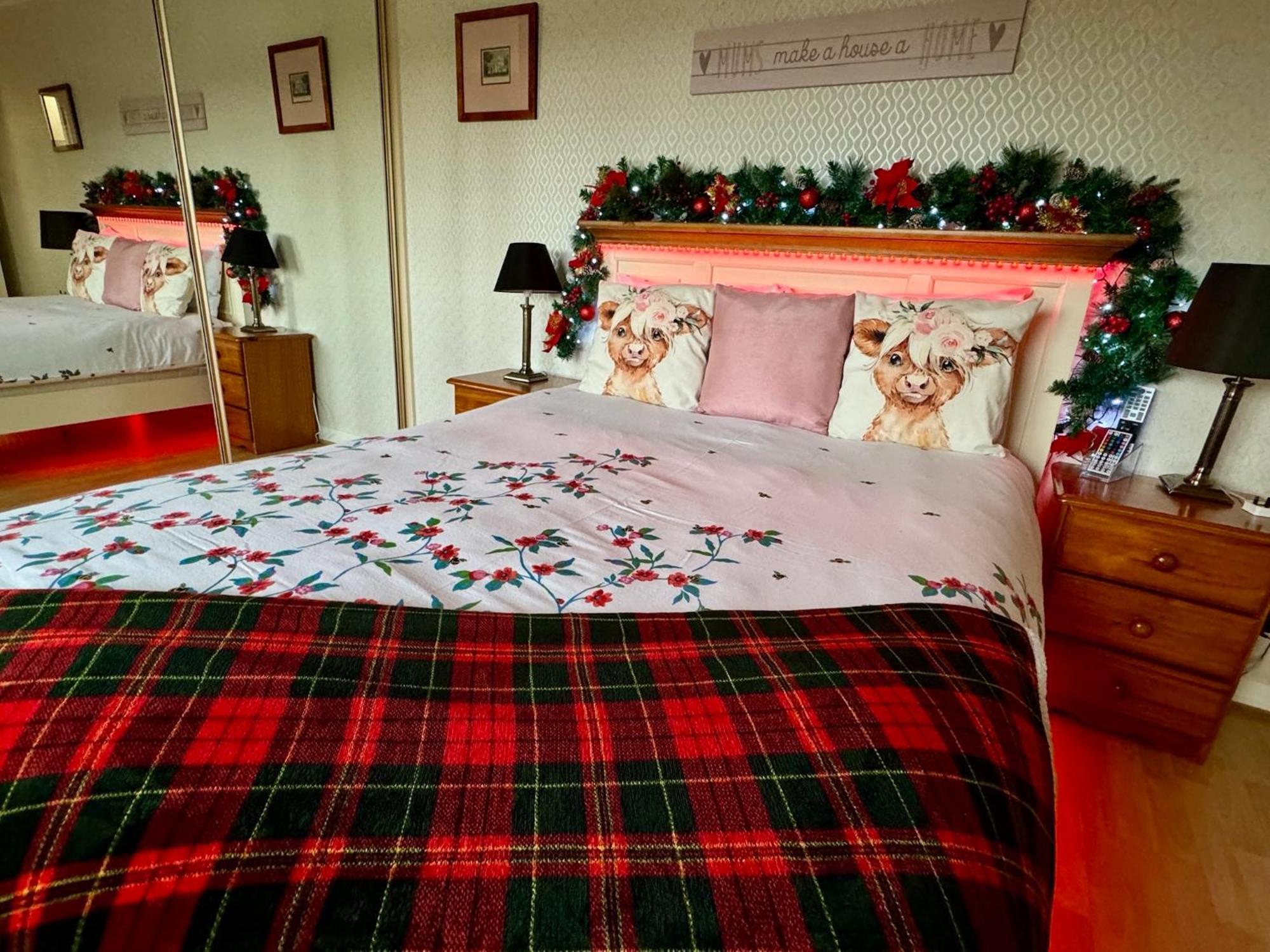 Finn Village "Mountain View Cottage" Private Garden, 9-Seater Hot Tub, Firepit & Pizza Stove Drymen Eksteriør bilde