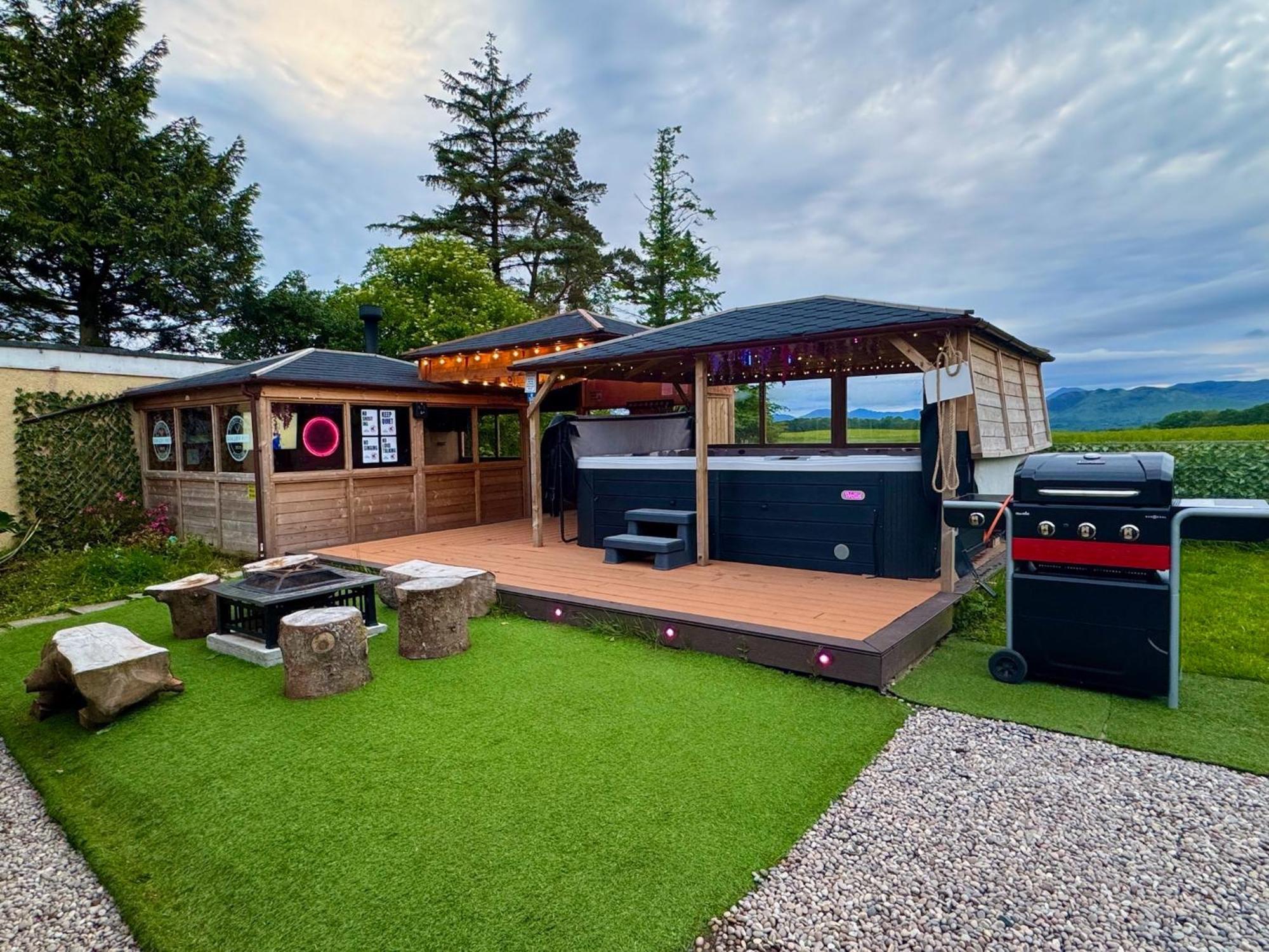 Finn Village "Mountain View Cottage" Private Garden, 9-Seater Hot Tub, Firepit & Pizza Stove Drymen Eksteriør bilde