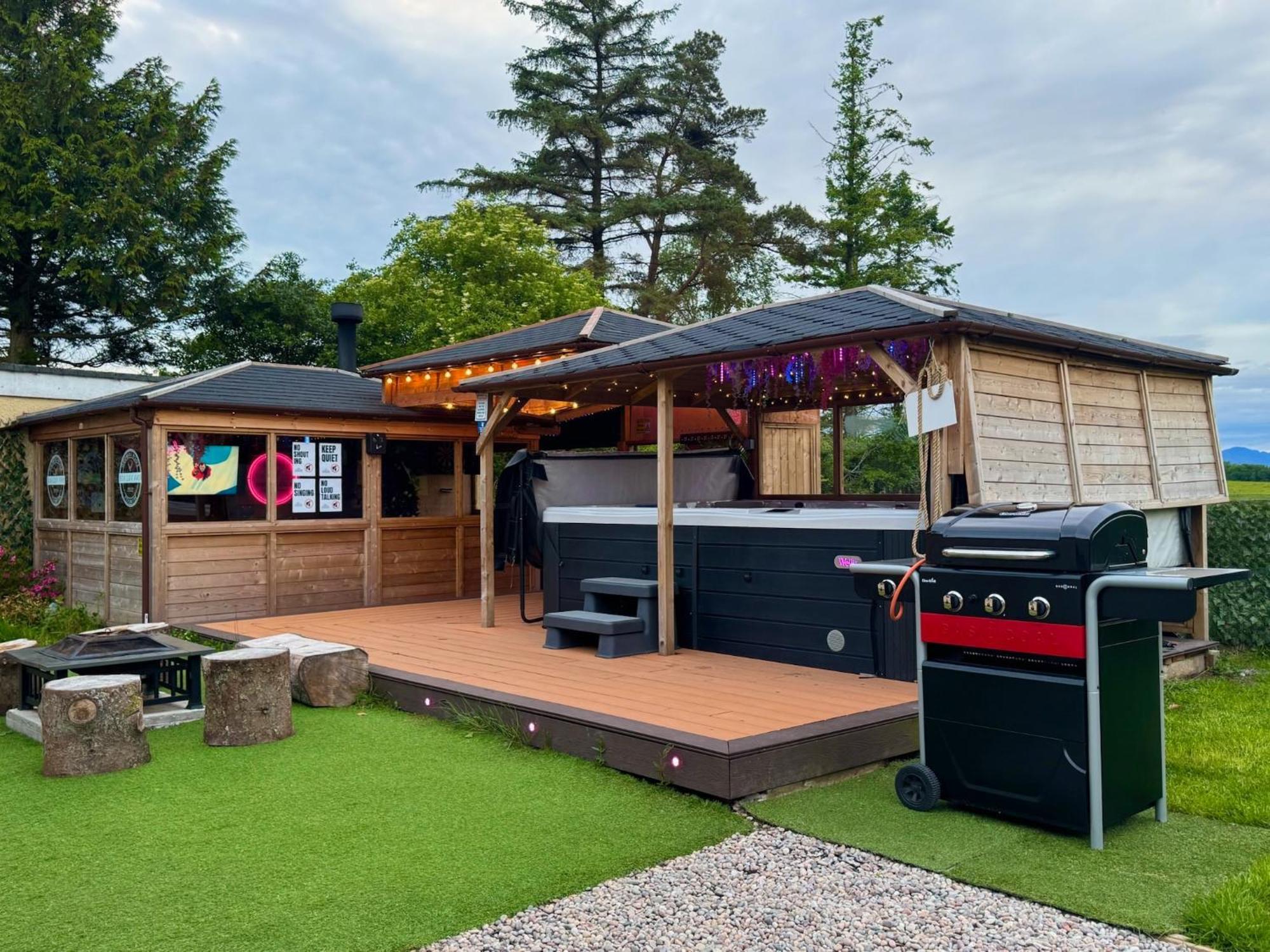 Finn Village "Mountain View Cottage" Private Garden, 9-Seater Hot Tub, Firepit & Pizza Stove Drymen Eksteriør bilde